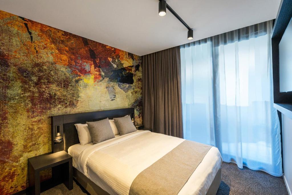 Kennigo Brisbane, Independent Collection By Evt 4*