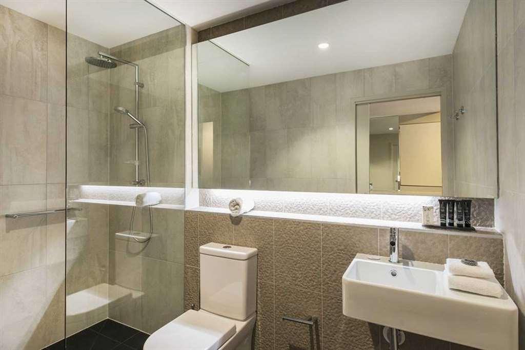 Kennigo Brisbane, Independent Collection By Evt